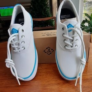 Sperry boy size 7 NWOT